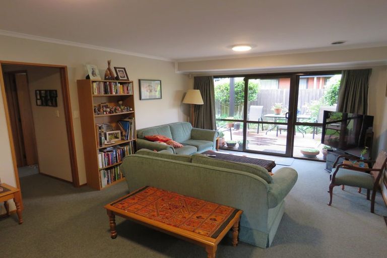 Photo of property in 2/7 Derenzy Place, Avonhead, Christchurch, 8042