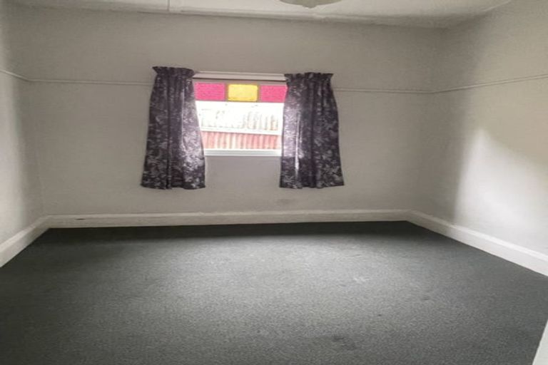 Photo of property in 17 Naughton Terrace, Kilbirnie, Wellington, 6022