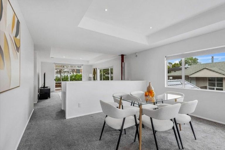 Photo of property in 5 Oystergrove Road, West Harbour, Auckland, 0618