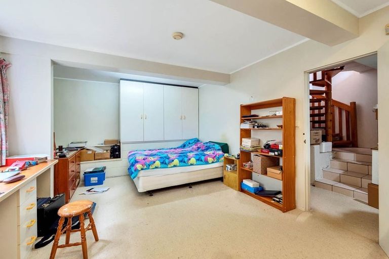 Photo of property in 1/6 Mcquoid Place, Glenfield, Auckland, 0629