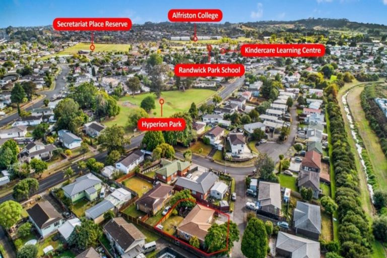 Photo of property in 3/3 Eulogy Place, Randwick Park, Auckland, 2105