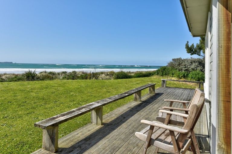 Photo of property in 501 Waikawa Curio Bay Road, Curio Bay, Tokanui, 9884