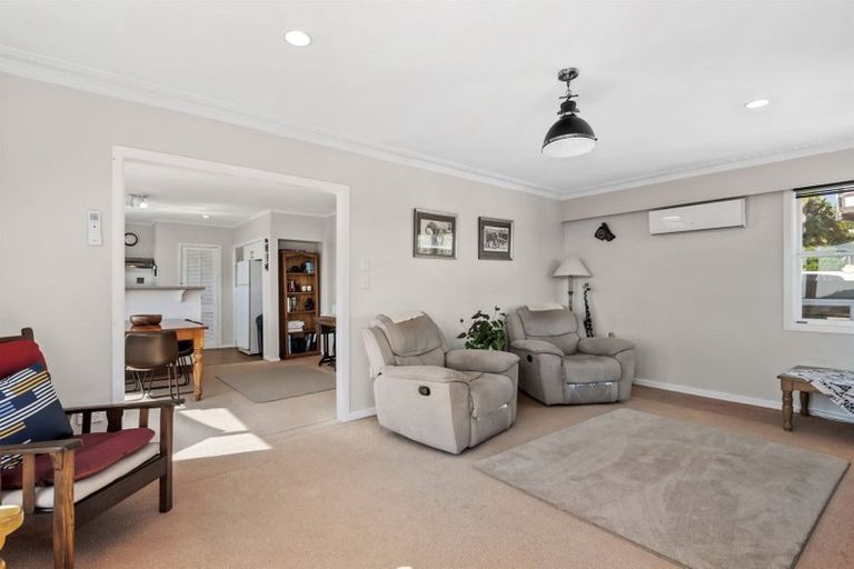 Photo of property in 10 Coronation Road, Glenfield, Auckland, 0627