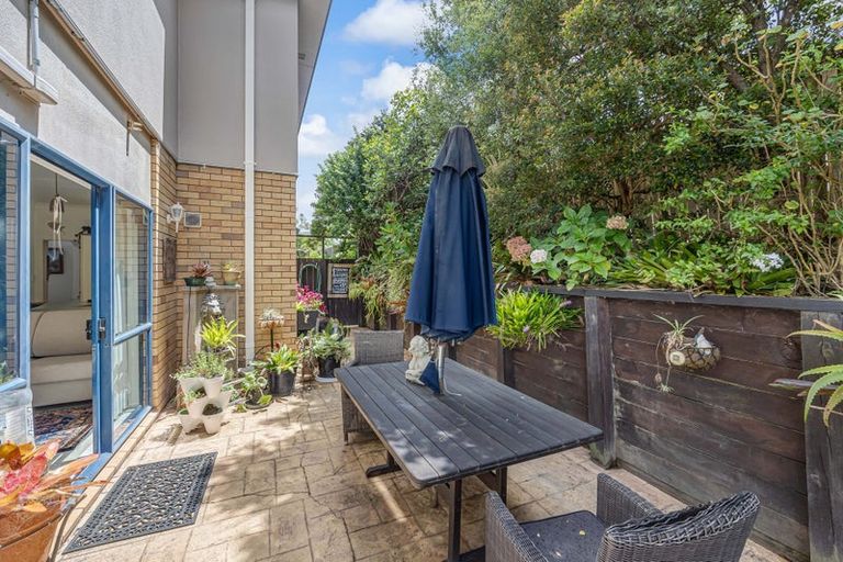 Photo of property in 19 Belleaire Court, West Harbour, Auckland, 0618