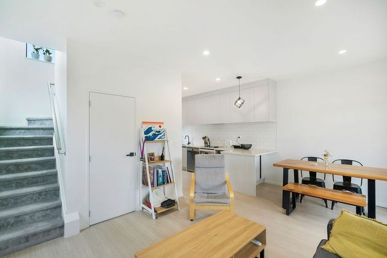 Photo of property in 2/87 Astley Avenue, New Lynn, Auckland, 0600