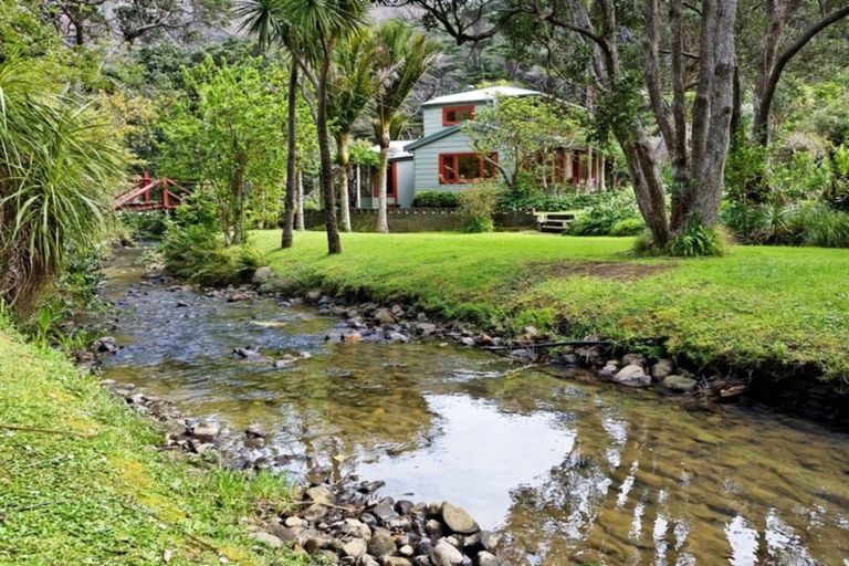 Photo of property in 66 Karekare Road, Karekare, Auckland, 0772