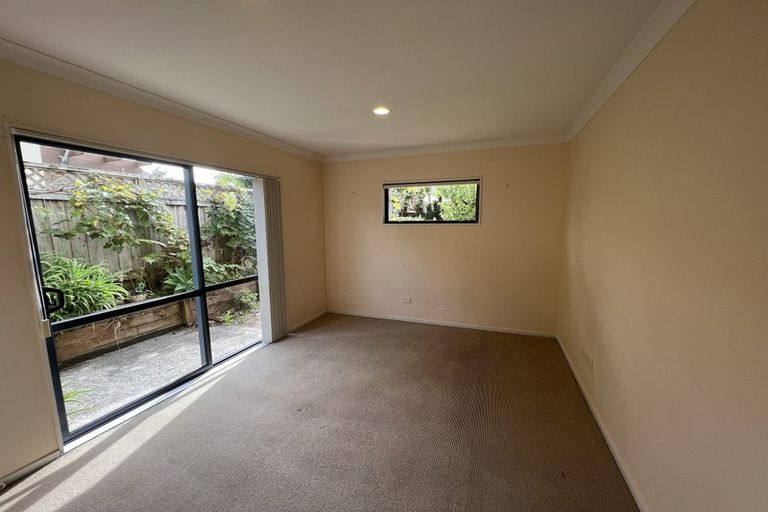 Photo of property in 12 Lone Tree Avenue, Te Atatu Peninsula, Auckland, 0610
