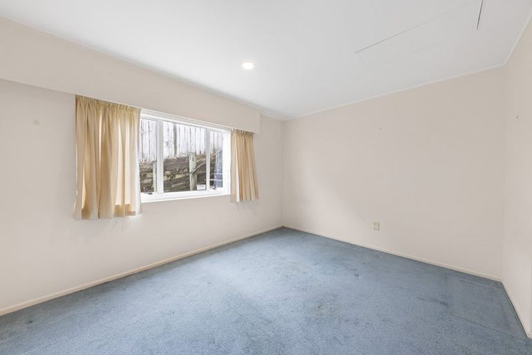 Photo of property in 2/3 Jacanas Place, Unsworth Heights, Auckland, 0632