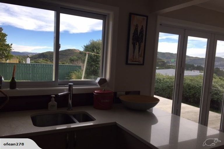 Photo of property in 26 Lyndfield Lane, Newlands, Wellington, 6037