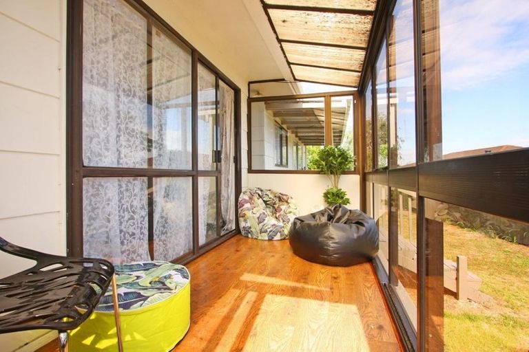 Photo of property in 2/32 Kennington Drive, Clendon Park, Auckland, 2103