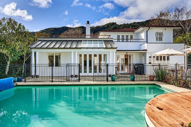 Photo of property in 25 Cheviot Road, Lowry Bay, Lower Hutt, 5013