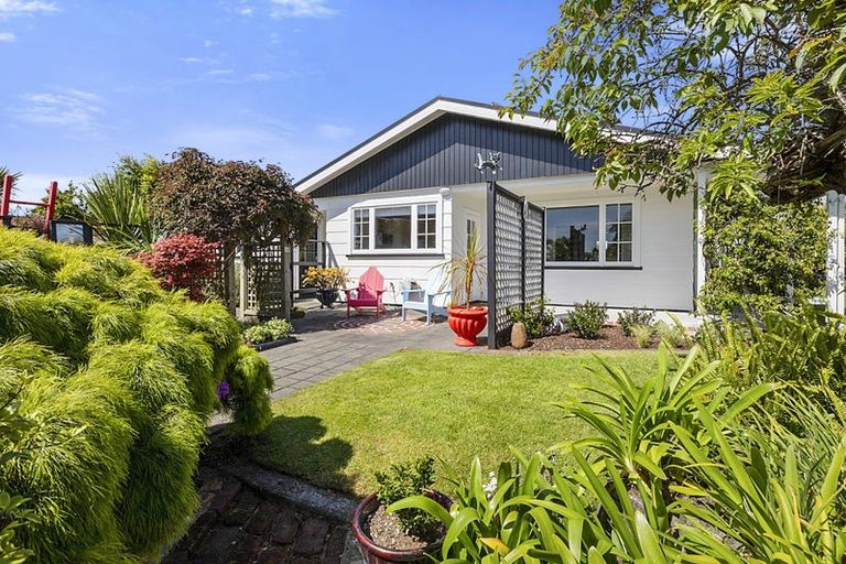Photo of property in 29 Nevada Drive, Merrilands, New Plymouth, 4312