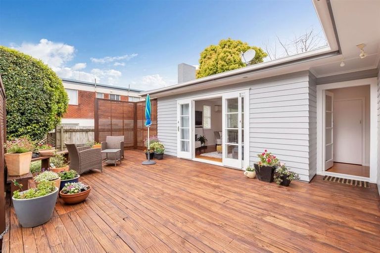 Photo of property in 1/12 Wolsley Avenue, Milford, Auckland, 0620