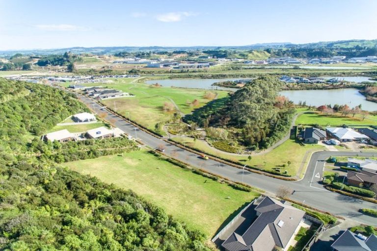 Photo of property in 125 Lakes Boulevard, Pyes Pa, Tauranga, 3112