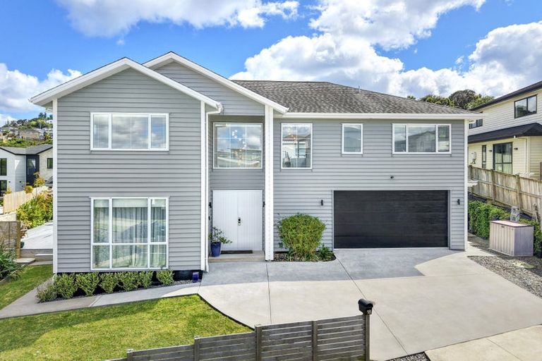 Photo of property in 18 Kahu Close, Orewa, 0931