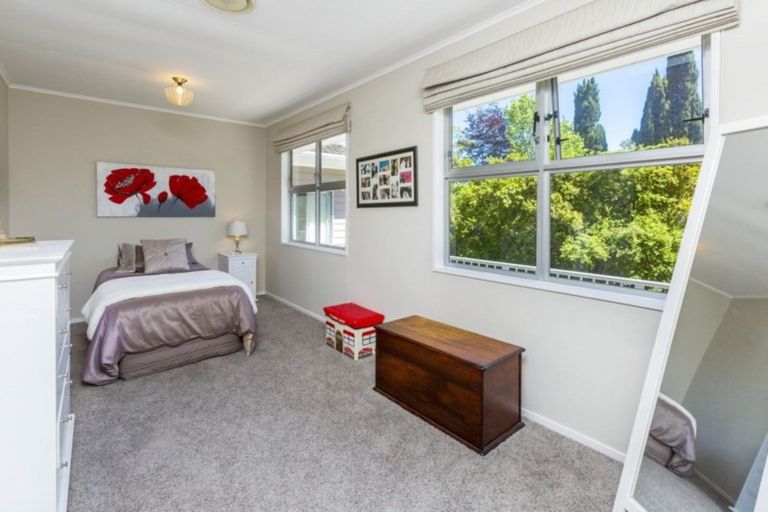 Photo of property in 72 Blue Mountains Road, Pinehaven, Upper Hutt, 5019