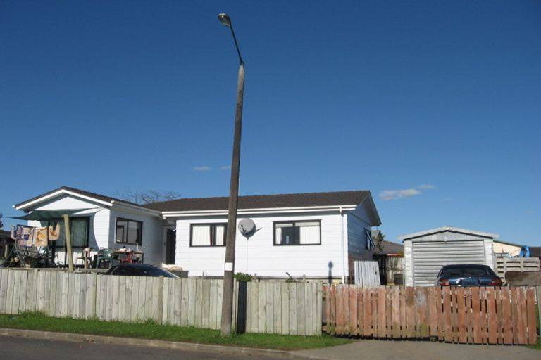 Photo of property in 1/5 Senecio Place, Weymouth, Auckland, 2103