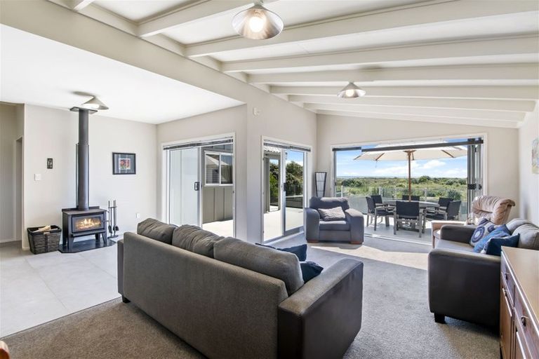 Photo of property in 49 Kapiti Lane, Otaki Beach, Otaki, 5512