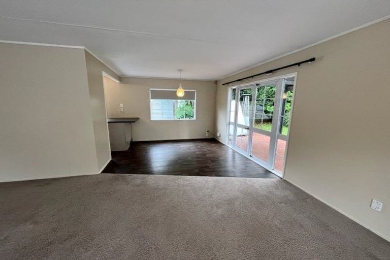 Photo of property in 2/34 Sandgate Avenue, Botany Downs, Auckland, 2010
