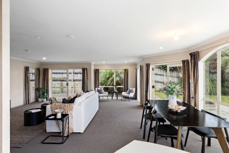 Photo of property in 100 Reynolds Road, Pukekohe, 2120