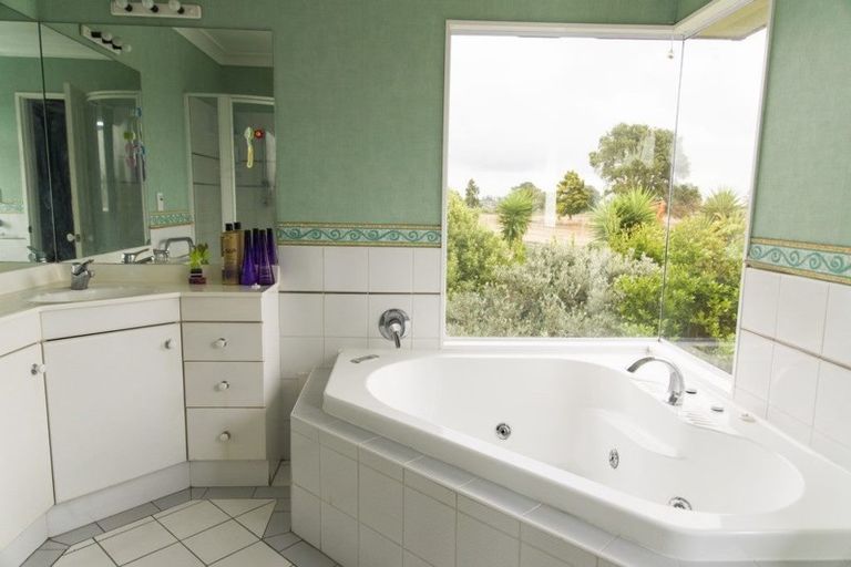 Photo of property in 21 Chippewa Place, Conifer Grove, Takanini, 2112