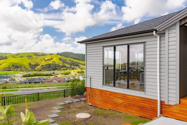 Photo of property in 27 Mahi Road, Helensville, 0800