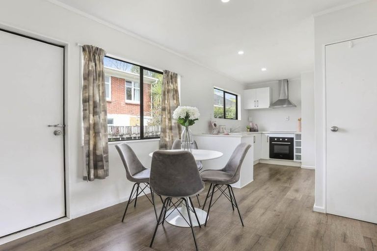 Photo of property in 2/58 Clevedon Road, Papakura, 2110