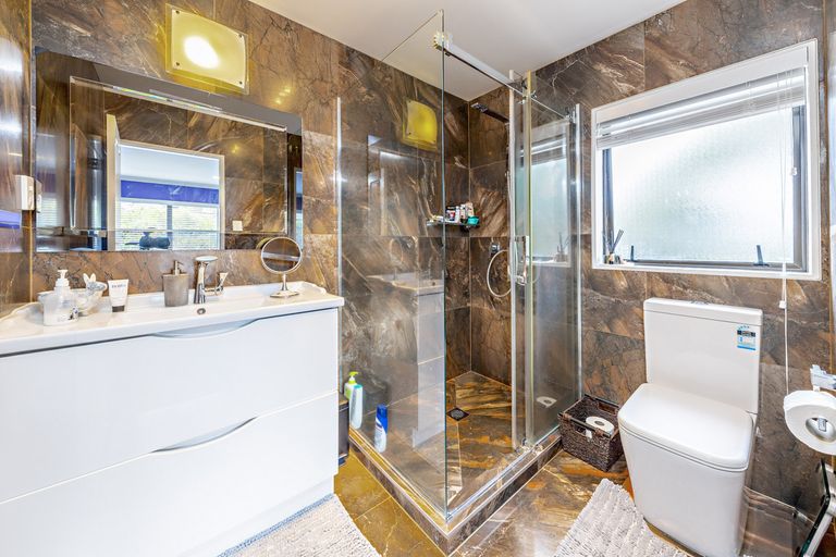 Photo of property in 9 Pistachio Place, Goodwood Heights, Auckland, 2105