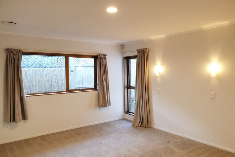 Photo of property in 1/67 Seaview Road, Castor Bay, Auckland, 0620