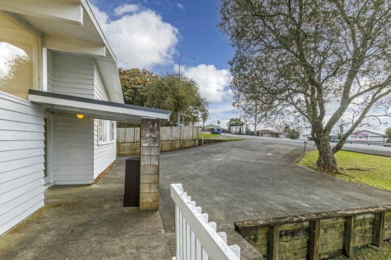 Photo of property in 1/302 Glenfield Road, Glenfield, Auckland, 0629