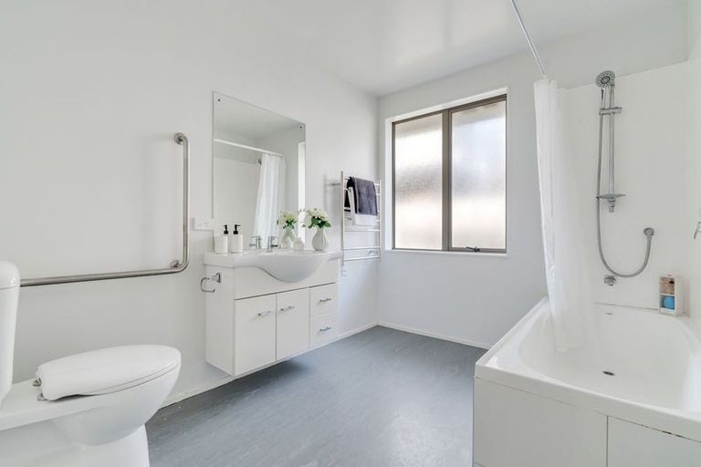 Photo of property in 18 Dalray Avenue, Takanini, 2112