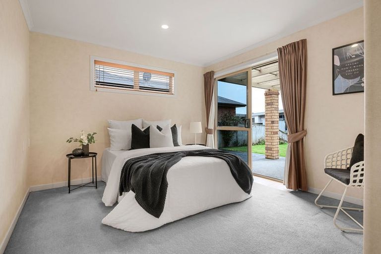 Photo of property in 21 Sovereign Isle Lane, Rototuna, Hamilton, 3210