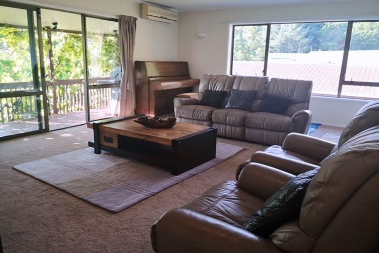 Photo of property in 15 Kingsclere Place, Goodwood Heights, Auckland, 2105