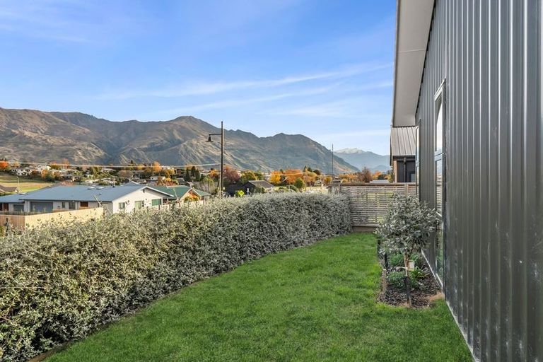 Photo of property in 17 Tuke Lane, Wanaka, 9305