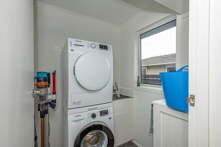 Photo of property in 20 Motuoapa Place, Kelvin Grove, Palmerston North, 4414