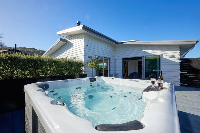Photo of property in 16 Swyncombe Place, Kaikoura Flat, Kaikoura, 7371