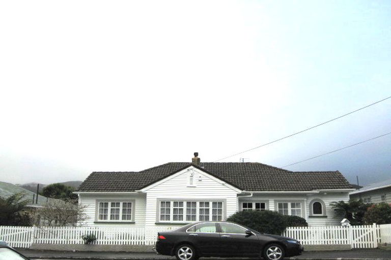 Photo of property in 18 Scapa Terrace, Karori, Wellington, 6012