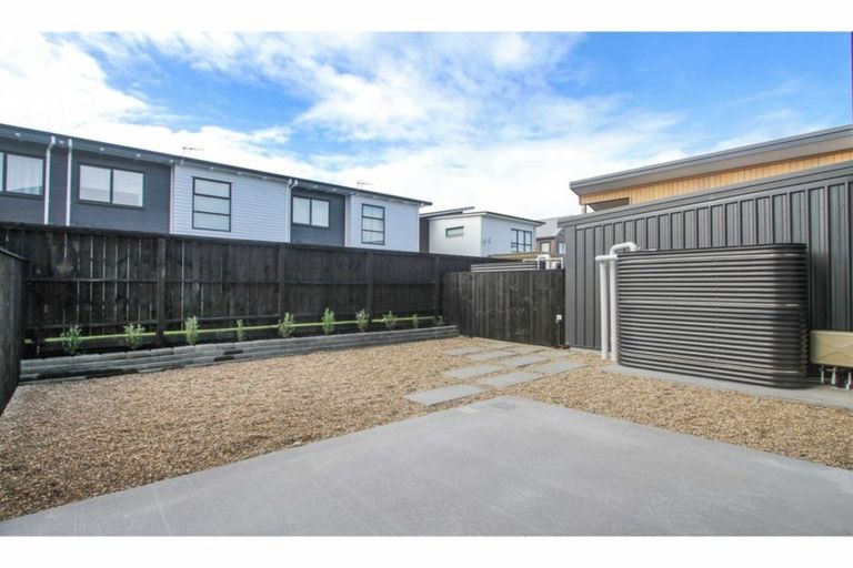 Photo of property in 33 Wallace Road, Ranui, Auckland, 0612