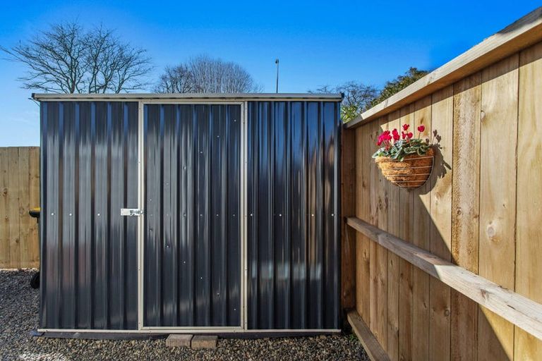 Photo of property in 1a Hikurangi Street, Te Atatu Peninsula, Auckland, 0610