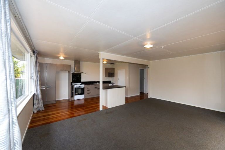 Photo of property in 16 Lipscombe Crescent, Havelock North, 4130