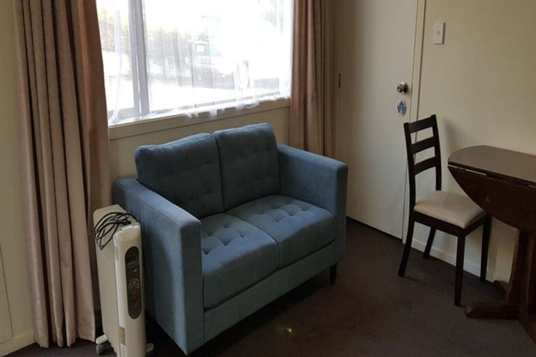 Photo of property in 8d Schnapper Rock Road, Schnapper Rock, Auckland, 0632