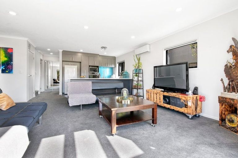 Photo of property in 7a Parkwood Crescent, Gulf Harbour, Whangaparaoa, 0930