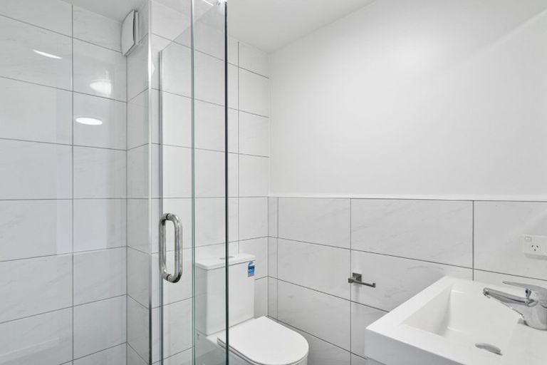 Photo of property in 1/4045f Great North Road, Glen Eden, Auckland, 0602