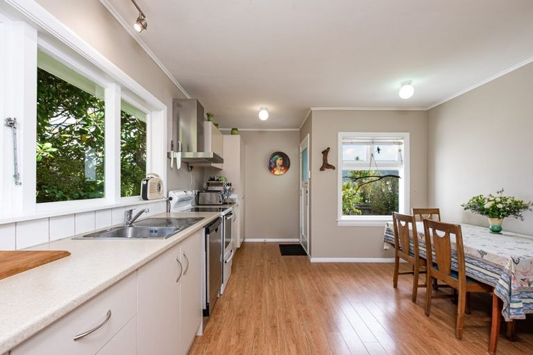 Photo of property in 22 Raroa Terrace, Tawa, Wellington, 5028