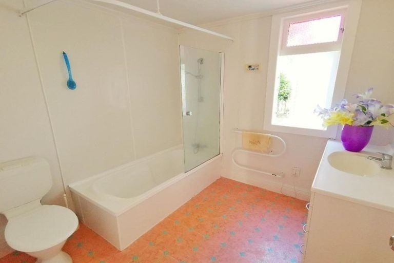 Photo of property in 1 Gilliam Street, New Lynn, Auckland, 0600
