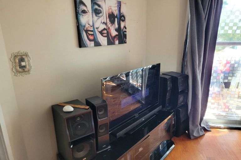 Photo of property in 19 Titchener Street, New Lynn, Auckland, 0600