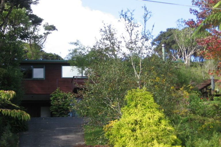 Photo of property in 3/77 Woodfern Crescent, Titirangi, Auckland, 0604