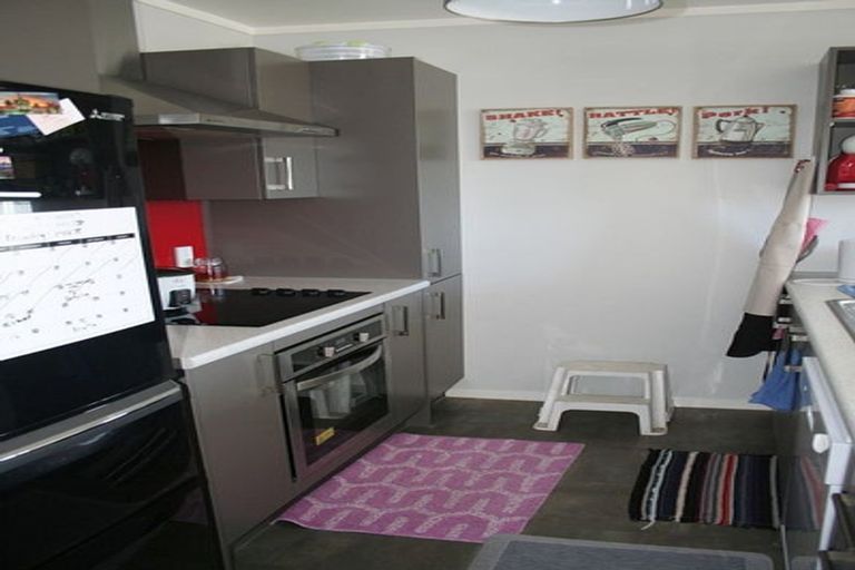 Photo of property in 16b Woodall Place, Totara Vale, Auckland, 0627