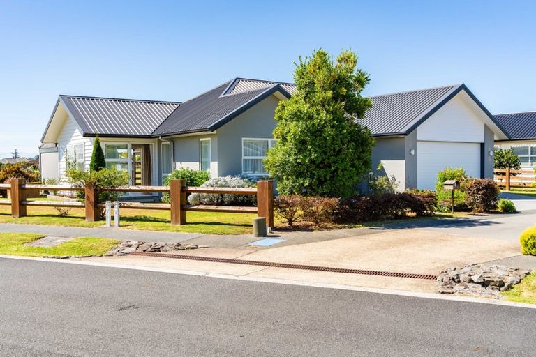 Photo of property in 1 Kermadec Crescent, Waipu, 0510