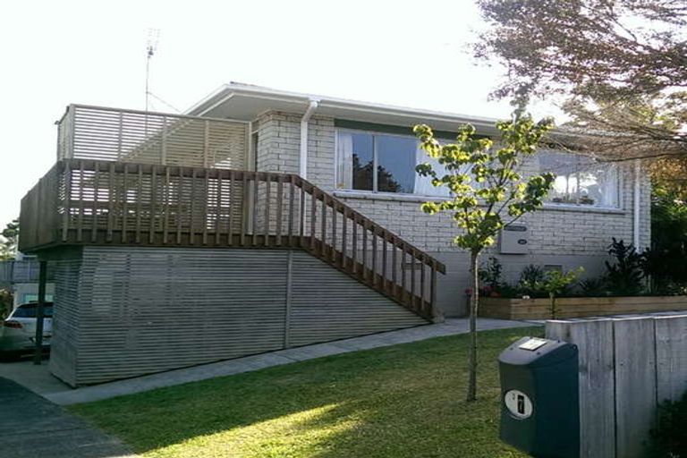 Photo of property in 1/7 Lingham Crescent, Torbay, Auckland, 0630